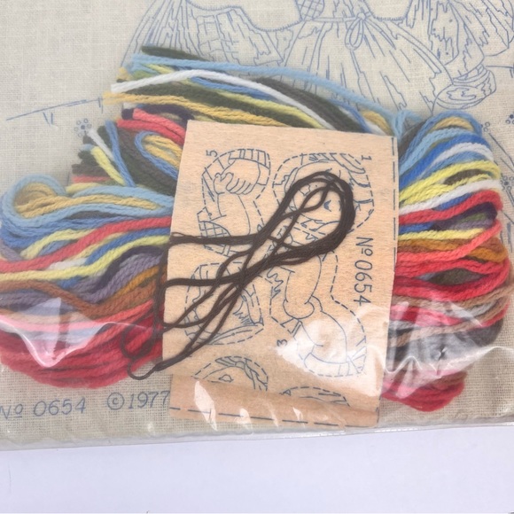 Vintage Hummel Stitchery kit-“Little Friends”-NIP - Picture 7 of 10